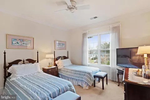 Bedroom - 6214 Wayles St, Springfield, VA 22150 photo 6 of 10
