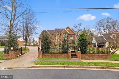 Exterior - 6214 Wayles St, Springfield, VA 22150 photo 29 of 32