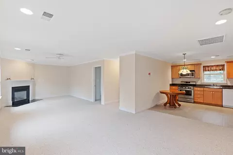 Living - 6214 Wayles St, Springfield, VA 22150 photo 11 of 13