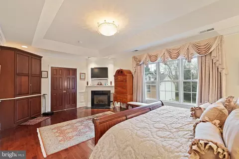 Bedroom - 6214 Wayles St, Springfield, VA 22150 photo 2 of 10
