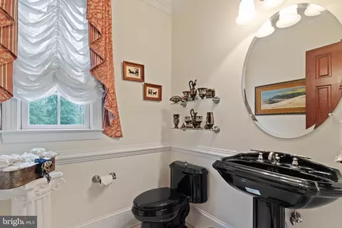 Bath - 6214 Wayles St, Springfield, VA 22150 photo 1 of 9