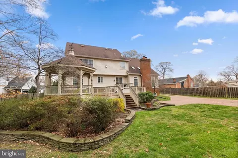 Exterior - 6214 Wayles St, Springfield, VA 22150 photo 8 of 32