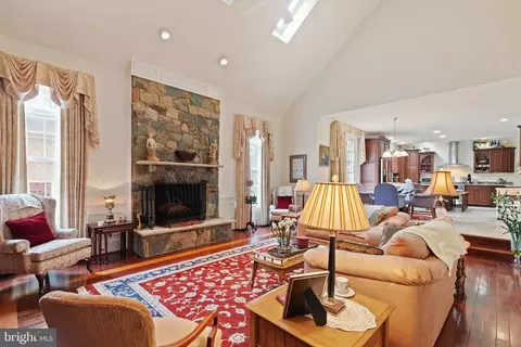 Living - 6214 Wayles St, Springfield, VA 22150 photo 5 of 13