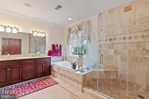 Bath - 6214 Wayles St, Springfield, VA 22150 photo 2 of 9
