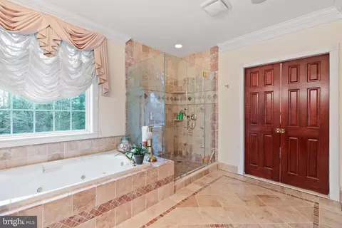 Bath - 6214 Wayles St, Springfield, VA 22150 photo 3 of 9