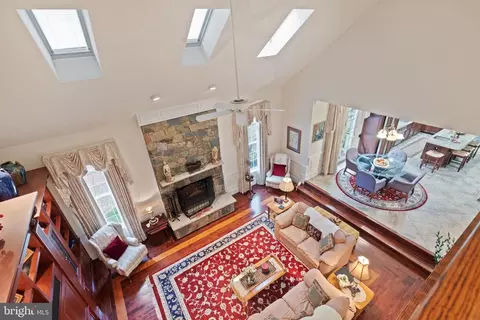 Living - 6214 Wayles St, Springfield, VA 22150 photo 8 of 13