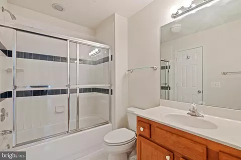 Bath - 6214 Wayles St, Springfield, VA 22150 photo 7 of 9