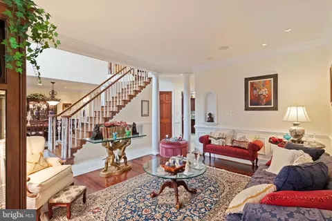 Living - 6214 Wayles St, Springfield, VA 22150 photo 2 of 13