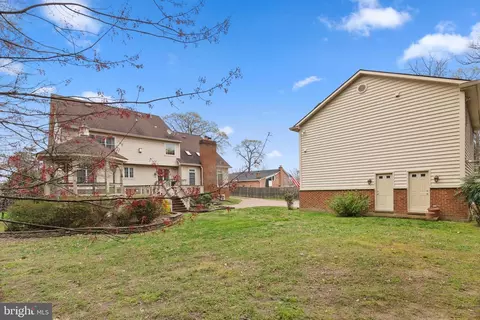 Exterior - 6214 Wayles St, Springfield, VA 22150 photo 18 of 32