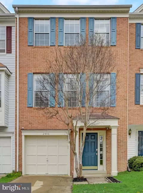 2496 Clover Field Cir, Herndon, VA 20171