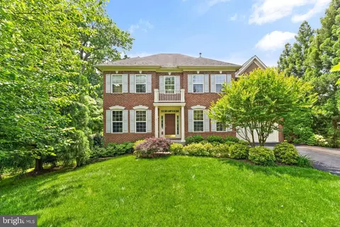 705 Bennett St, Herndon, VA 20170