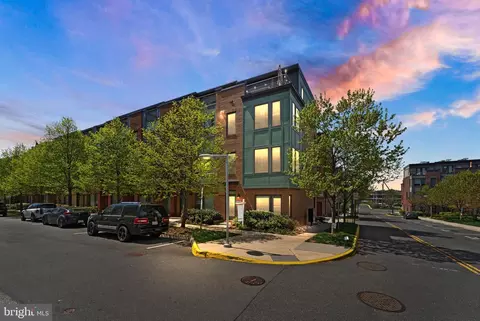 2900 Penny Ln, Fairfax, VA 22031
