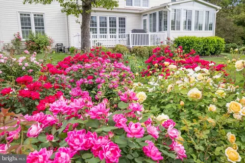 9609 Gauge Dr, Fairfax Station, VA 22039