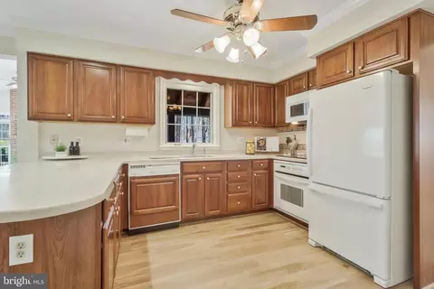 Kitchen - 6132 Roxbury Ave, Springfield, VA 22152 photo 2 of 6