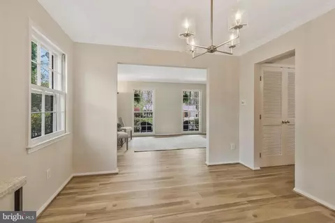 Living - 6132 Roxbury Ave, Springfield, VA 22152 photo 5 of 16