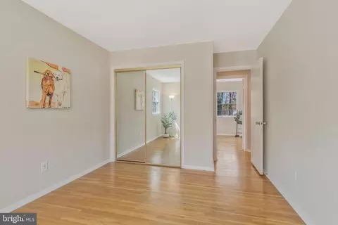 Living - 6132 Roxbury Ave, Springfield, VA 22152 photo 11 of 16