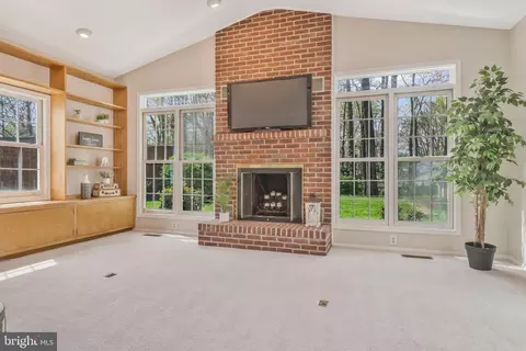 Living - 6132 Roxbury Ave, Springfield, VA 22152 photo 9 of 16