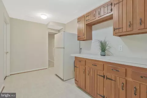 Kitchen - 6132 Roxbury Ave, Springfield, VA 22152 photo 6 of 6