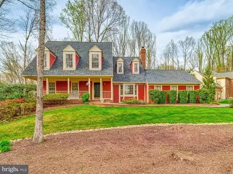 9720 Rolling Ridge Dr, Fairfax Station, VA 22039