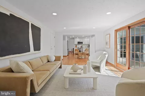 Living - 7503 Candytuft Ct, Springfield, VA 22153 photo 8 of 12