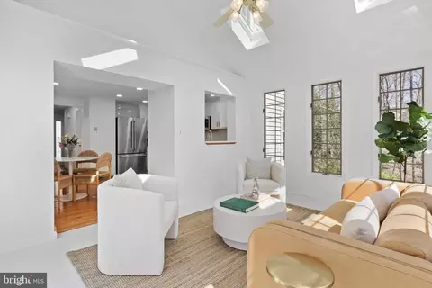 Living - 7503 Candytuft Ct, Springfield, VA 22153 photo 6 of 12