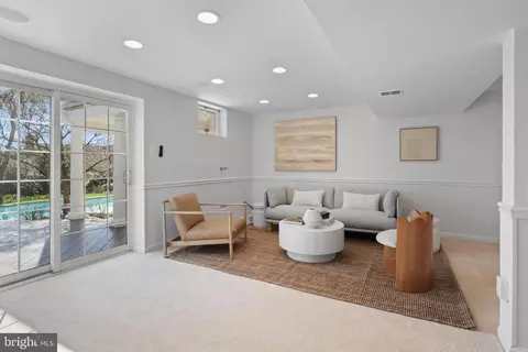 Living - 7503 Candytuft Ct, Springfield, VA 22153 photo 12 of 12