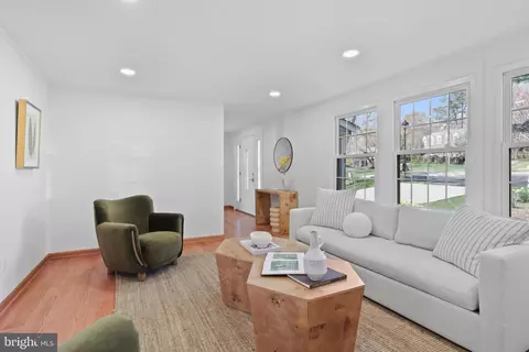 Living - 7503 Candytuft Ct, Springfield, VA 22153 photo 3 of 12