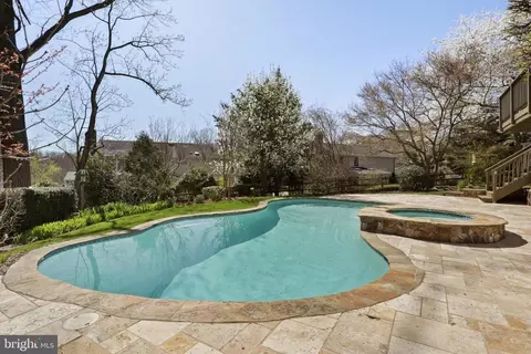 Exterior - 7503 Candytuft Ct, Springfield, VA 22153 photo 10 of 20