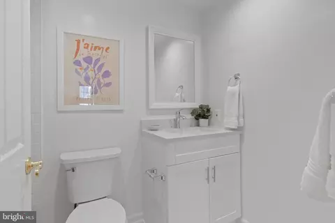 Bath - 7503 Candytuft Ct, Springfield, VA 22153 photo 4 of 5