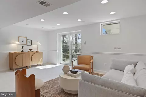 Living - 7503 Candytuft Ct, Springfield, VA 22153 photo 11 of 12