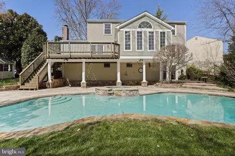 Exterior - 7503 Candytuft Ct, Springfield, VA 22153 photo 9 of 20