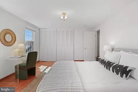 Bedroom - 7503 Candytuft Ct, Springfield, VA 22153 photo 5 of 10