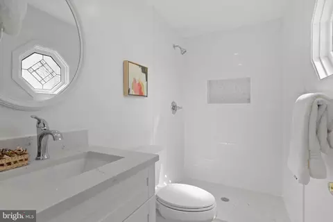 Bath - 7503 Candytuft Ct, Springfield, VA 22153 photo 2 of 5