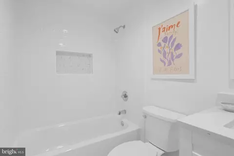 Bath - 7503 Candytuft Ct, Springfield, VA 22153 photo 3 of 5