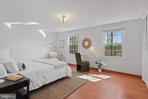 Bedroom - 7503 Candytuft Ct, Springfield, VA 22153 photo 4 of 10