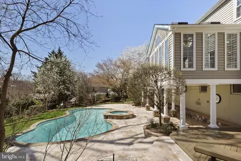 Exterior - 7503 Candytuft Ct, Springfield, VA 22153 photo 8 of 20