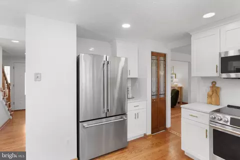 Kitchen - 7503 Candytuft Ct, Springfield, VA 22153 photo 3 of 5