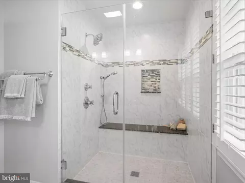 Bath - 7700 Hilltopper Ct, Springfield, VA 22153 photo 3 of 5