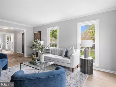 Living - 7700 Hilltopper Ct, Springfield, VA 22153 photo 3 of 7