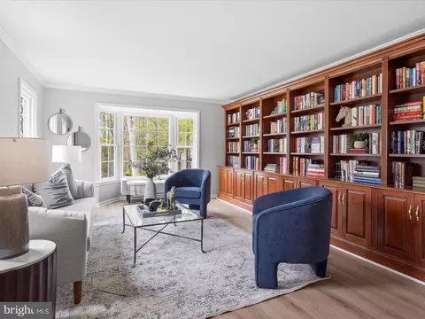 Living - 7700 Hilltopper Ct, Springfield, VA 22153 photo 2 of 7