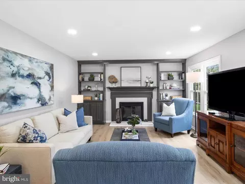Living - 7700 Hilltopper Ct, Springfield, VA 22153 photo 5 of 7