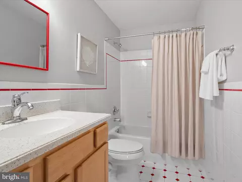Bath - 7700 Hilltopper Ct, Springfield, VA 22153 photo 4 of 5