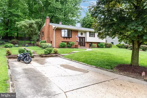 9232 Brian Dr, Vienna, VA 22180 photo 3