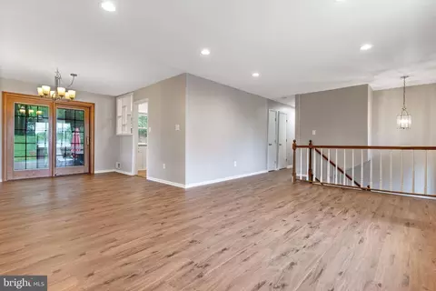 9232 Brian Dr, Vienna, VA 22180 photo 5