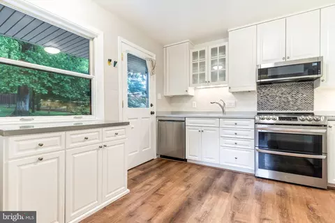9232 Brian Dr, Vienna, VA 22180 photo 13