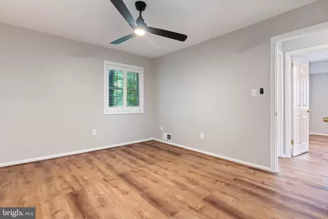 9232 Brian Dr, Vienna, VA 22180 photo 21