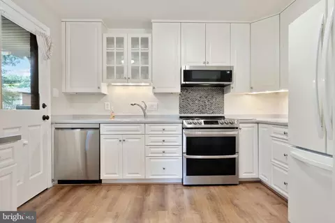 9232 Brian Dr, Vienna, VA 22180 photo 10