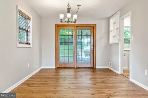 9232 Brian Dr, Vienna, VA 22180 photo 6