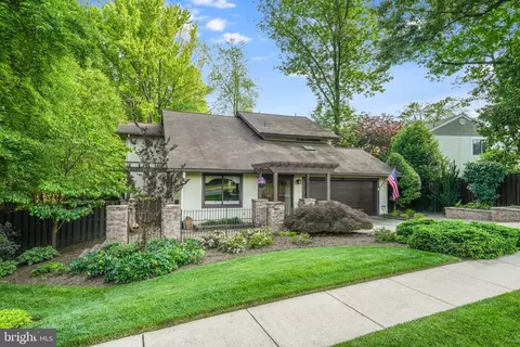 10423 Fyfe Ct, Fairfax, VA 22032