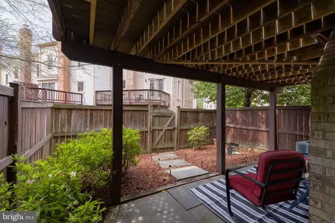 Exterior - 7204 Tanworth Dr, Springfield, VA 22152 photo 5 of 7